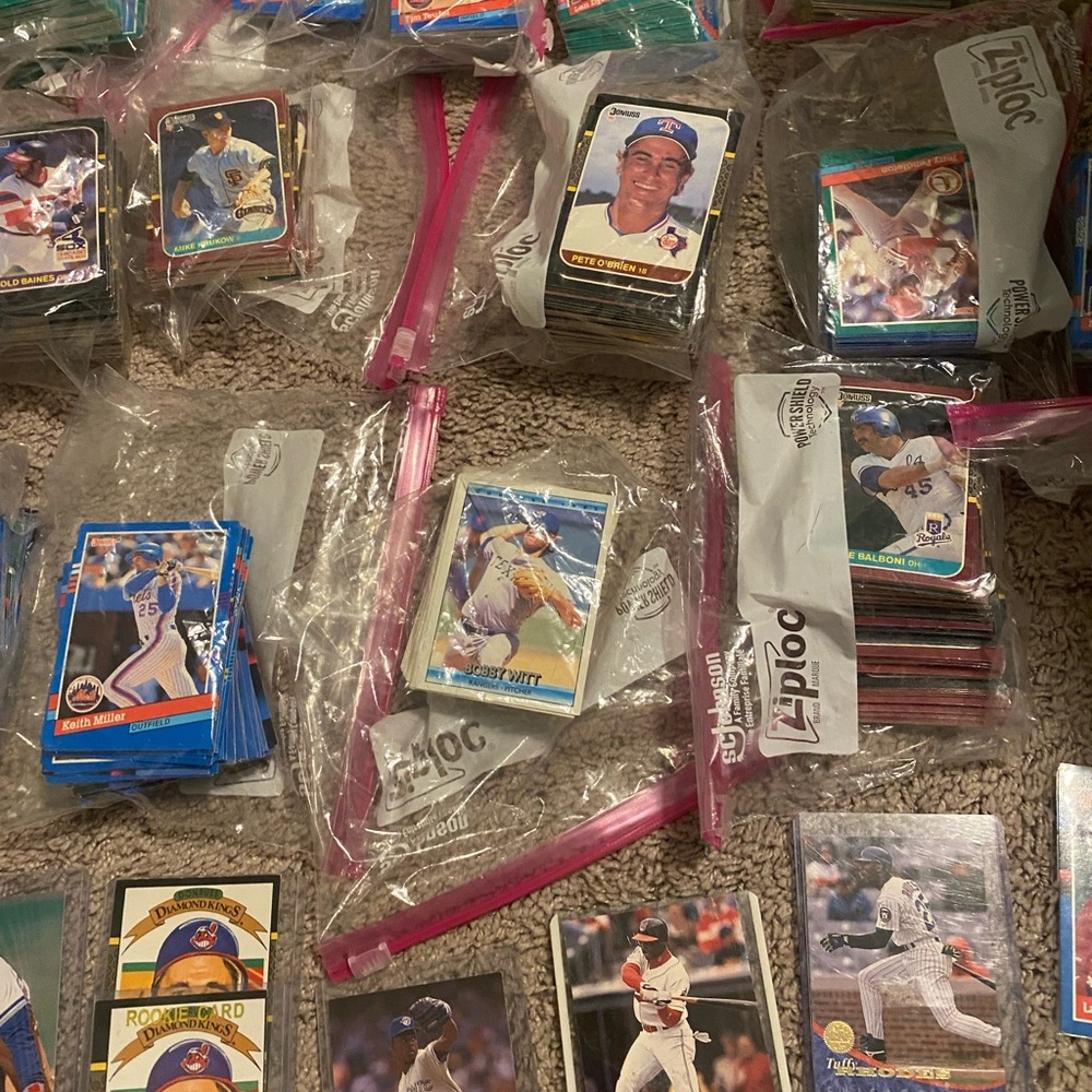 ~2,000 baseball cards